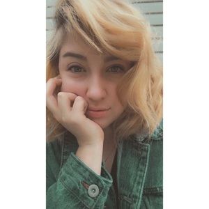 Meet your Posher, Claudia